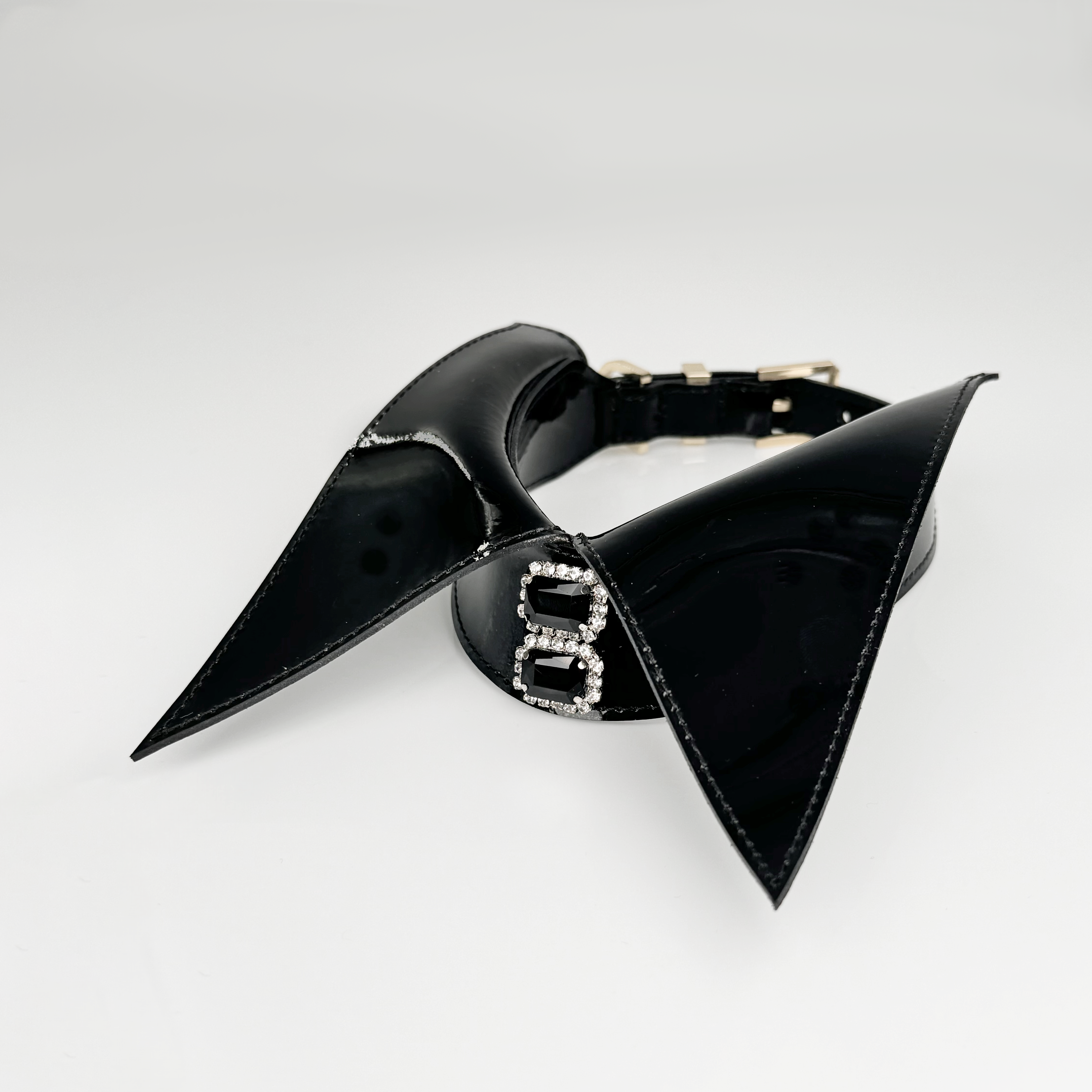 Noir Black Tie Collar