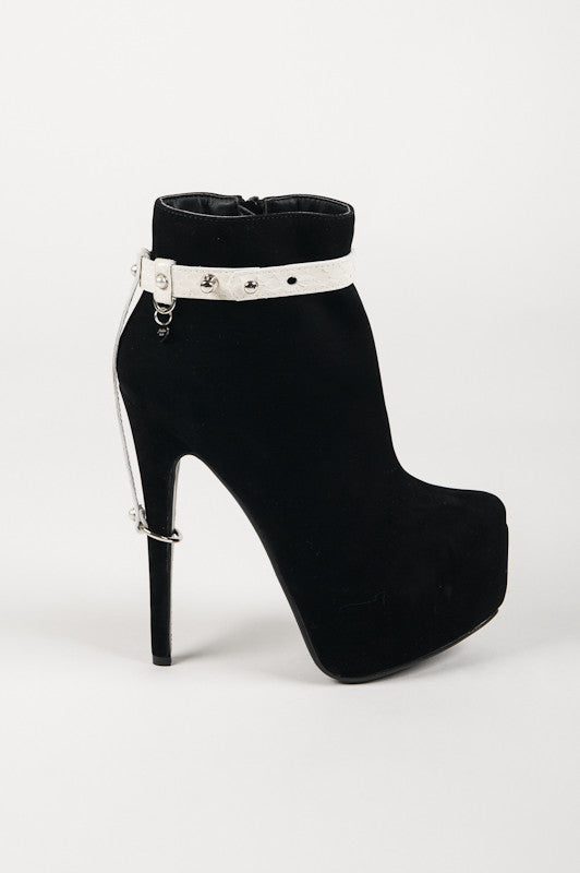 Ivory Python High Heel Cuffs - Fräulein Kink
 - 3