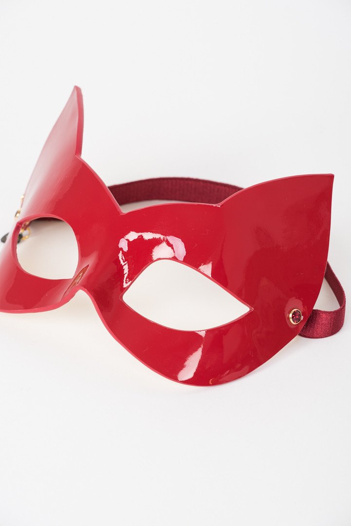 Rotglühende geformte Maske